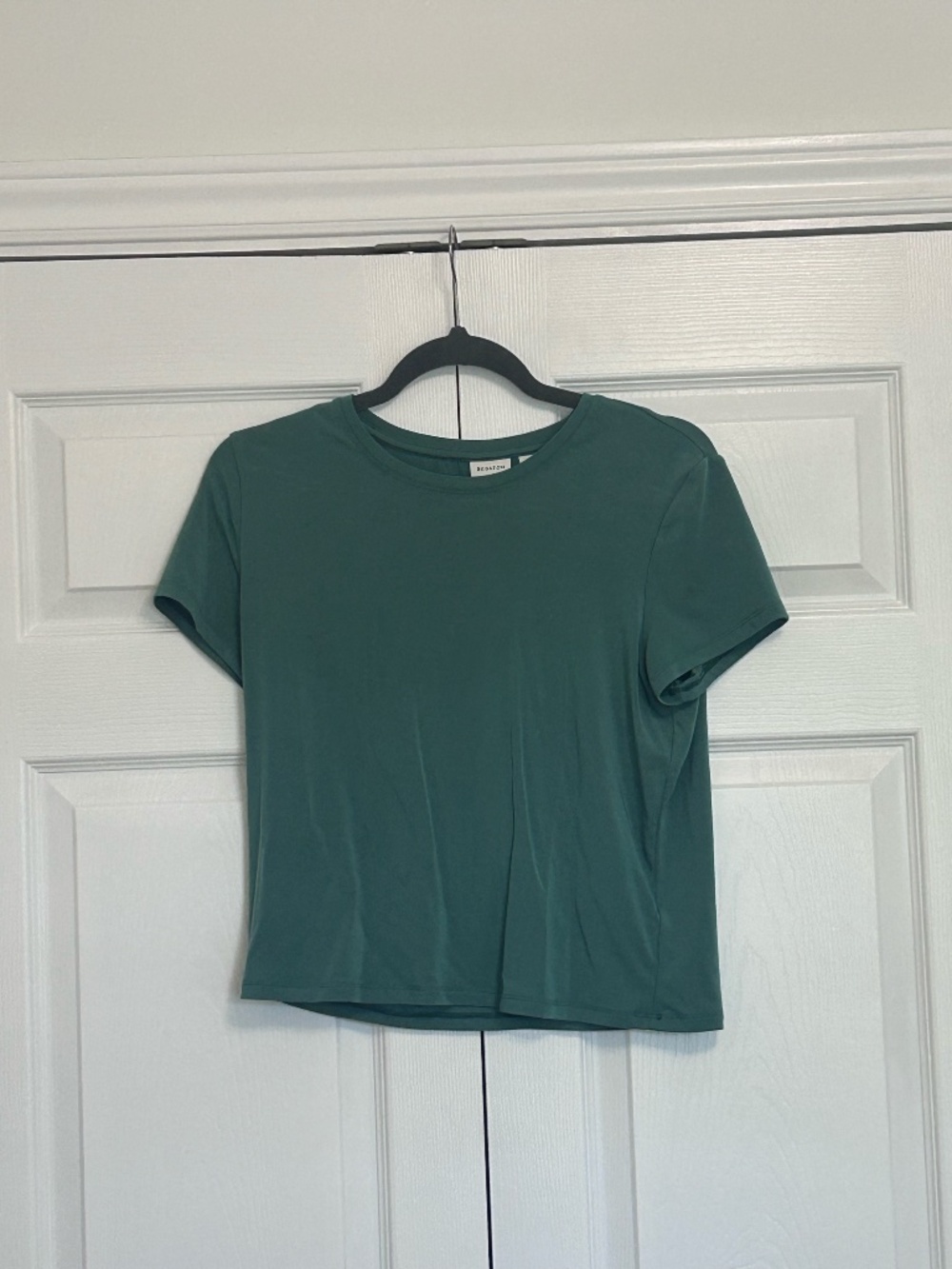 Aritzia Babaton Green Crewneck T-Shirt Size M